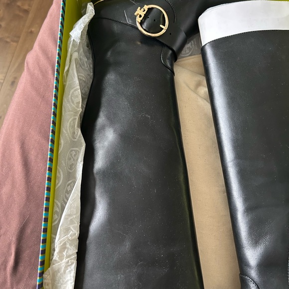 Chic Black Leather Tory Burch Riding Boots - Picture 3 of 6